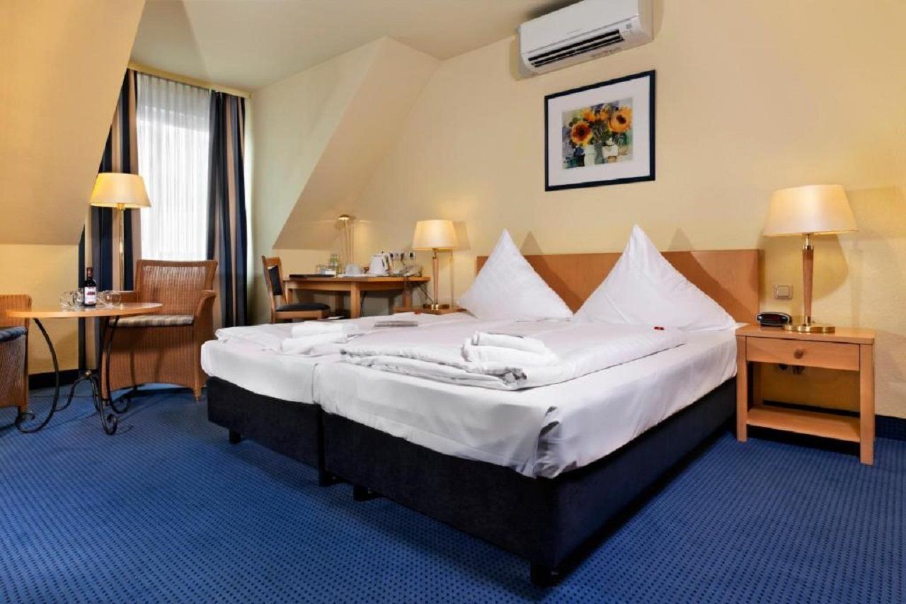 ทริป บาย วินด์แฮม ลึเบค อความารีน Hotel ลูเบค ภายนอก รูปภาพ
